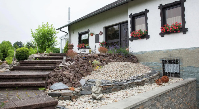 Idyllically located holiday home between the Moselle and the Eifel., Забронировать Апартаменты/квартира Отели Трабен-Трарбах с парковкой, Парковка