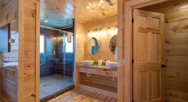 Majestic Waters 2 Bedroom Home with Private Pool