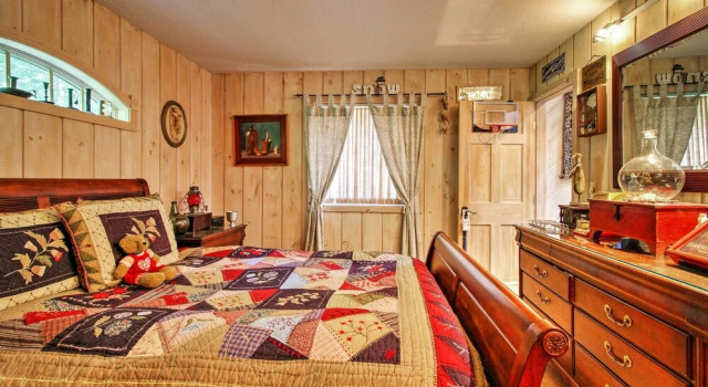 Коттедж West Dover Vacation Rental w/ Hot Tub Near Mt Snow