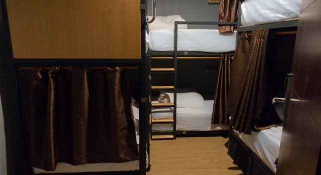 Comfy Bed Hostel - Adults Only