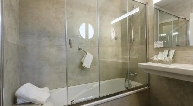Четырёхместный номер Standard Hotel Comfort Dauro 2