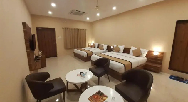 Люкс Hotel Bharat