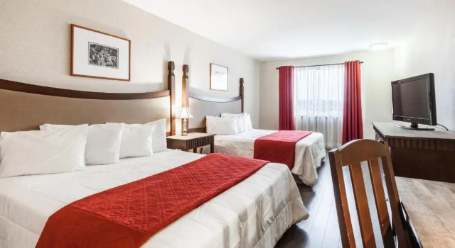 Четырёхместный номер Classic Hotel Ambassadeur et Suites