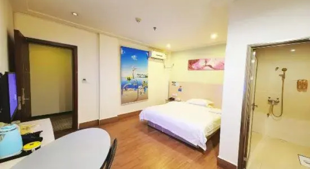 Трёхместный семейный люкс Xinju Express Hotel