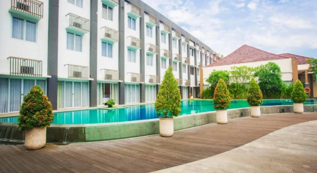 Front One Akshaya Hotel Karawang