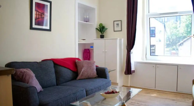 Fantastic 2 Bedroom Holyrood Apartment, Забронировать Апартаменты/квартира Апартаменты Эдинбурга, рядом с Холирудское абатство, Апартаменты/квартира