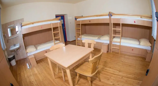 Кровать в общем номере (женский номер) YoHo - International Youth Hostel