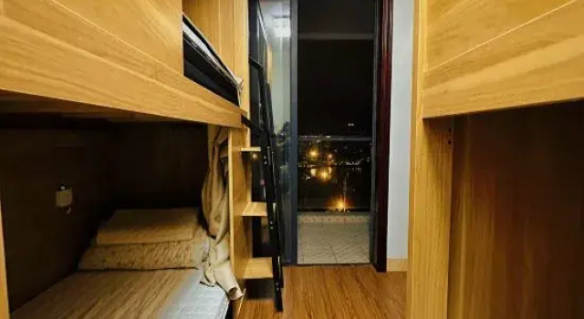 Кровать в общем номере (женский номер) Sunset Pure Female Homestay