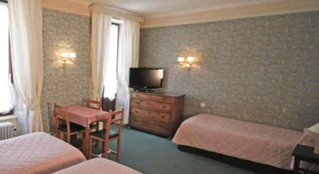 Трёхместный номер Standard Hotel Richemond