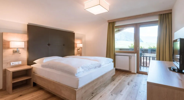 Апартаменты с 2 комнатами с балконом и с видом на горы Aparthotel Panorama