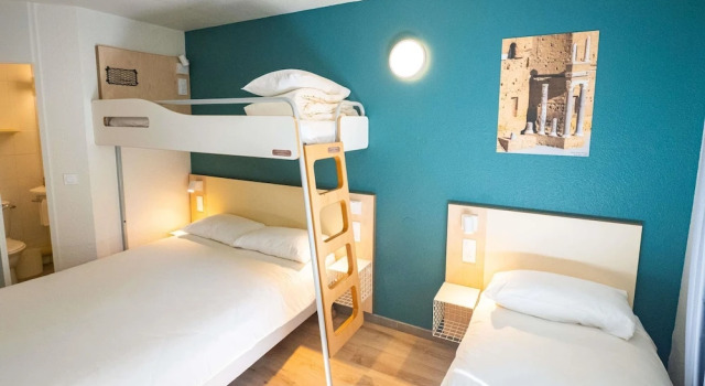 Четырёхместный семейный номер Standard ibis budget Orange Centre