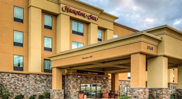 Кровать в общем номере Hampton Inn by Hilton Dayton South