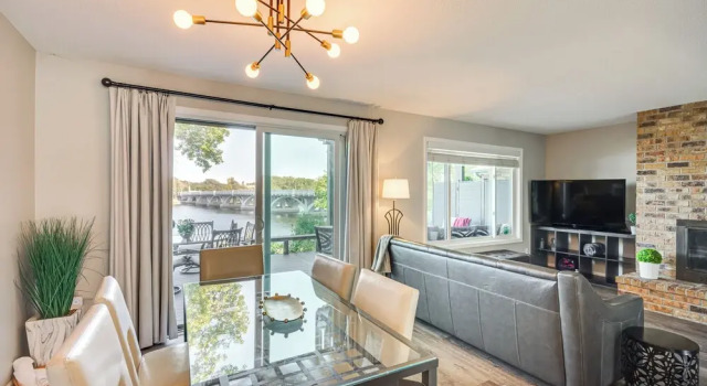 Апартаменты с 3 комнатами с балконом Riverfront Champlin Townhome w/ Deck & Water View!