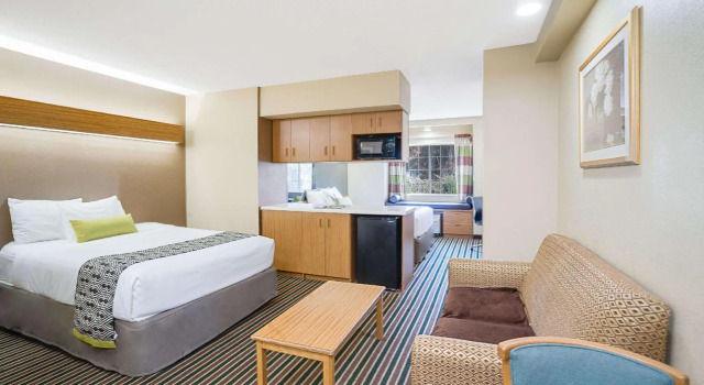 Люкс Deluxe Microtel Inn & Suites by Wyndham Pigeon Forge