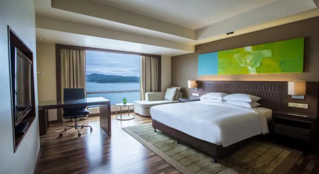 Двухместный клубный номер с видом на море Hyatt Regency Kinabalu