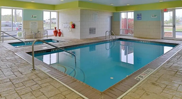 Номер Deluxe Holiday Inn Express & Suites Terre Haute by IHG