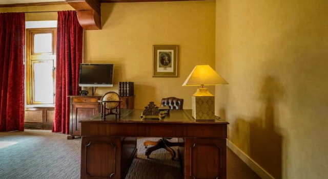 Люкс Van der Valk Hotel Kasteel Terworm