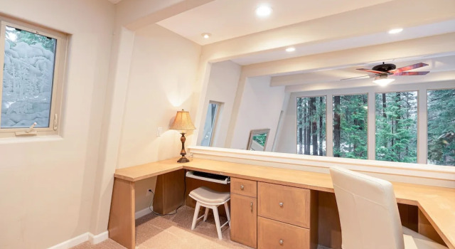 New Listing! Stylish Ski & Lake Getaway w/ Deck home, Забронировать Отель Инклайн-Виллидж North Lake Tahoe
