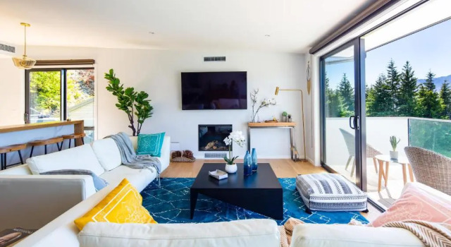 Elite Holiday Homes Queenstown - 2 Houses - Lake View - Ski Drying Cabinet, Забронировать Отель Ферн-Хилл 