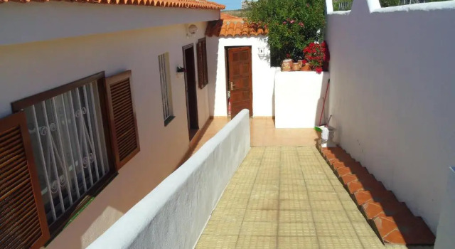 Bella Villa with incredible ocean views, Book Villa Hotels in Tenerife with Parking, Parking
