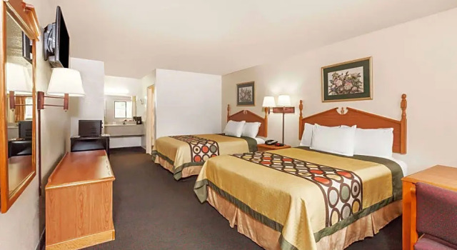 Четырёхместный номер Standard Highland Inn