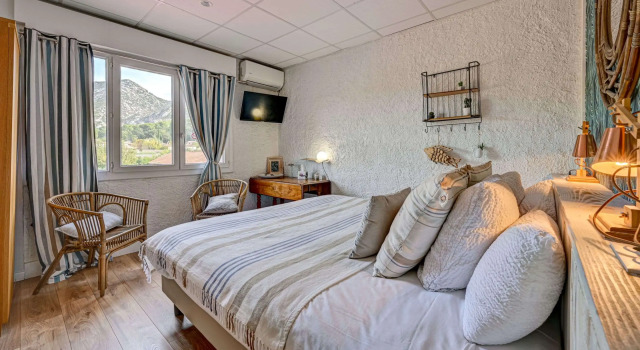 Contact Hôtel Le Provence, Забронировать Отель Жемнос Буш-дю-Рон