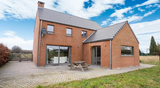 Charming Holiday Home in Seloignes with Garden, Book Feriehus Villaer i Wallonia, Villa