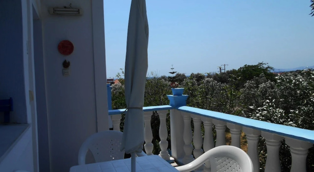 Апартаменты c 1 комнатой с балконом и с видом на сад Holiday Apartment With sea View and Mountains View