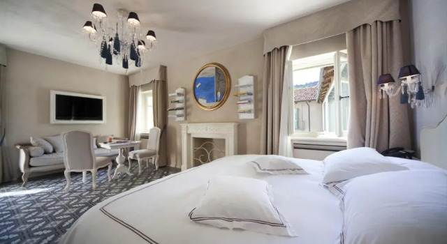 Junior suite Palas Cerequio