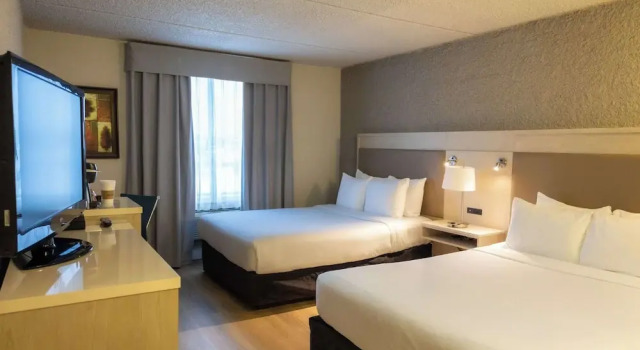 Четырёхместный номер Premium Radisson Hotel Fort St John