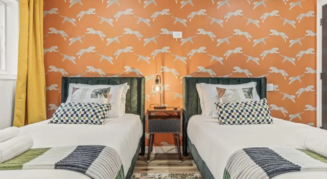 Charming Historic Gem Heart of Philly 2B