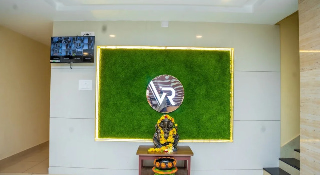Hotel VR Grand In, Rezerwuj Hotel Hotele w Andhra Pradesh z parkingiem, Parking