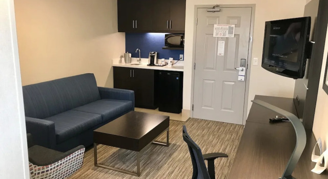 Люкс c 1 комнатой Holiday Inn Express & Suites Tracy by IHG