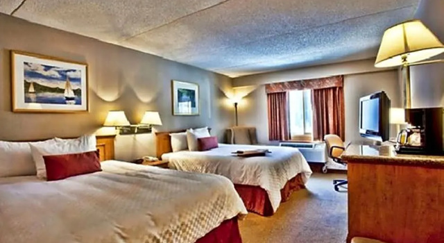 Четырёхместный люкс Humphry Inn and Suites