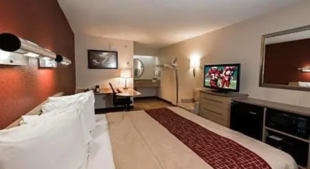 Кровать в общем номере Red Roof Inn Chicago Downers Grove