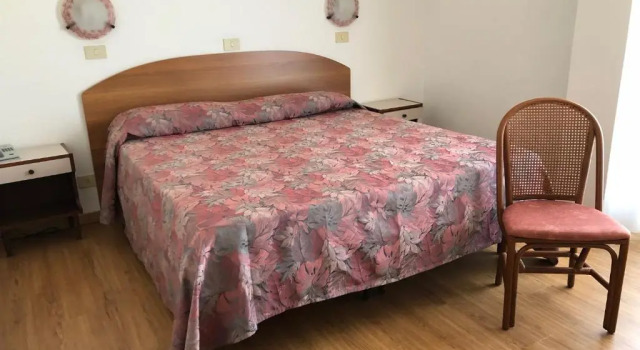 Трёхместный номер Economy International Hotel