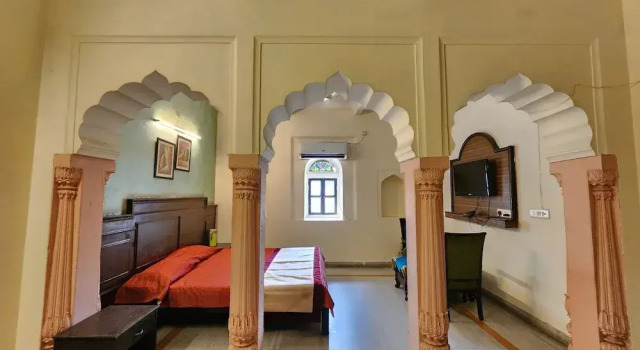Номер Deluxe Raja Nahar Singh Palace