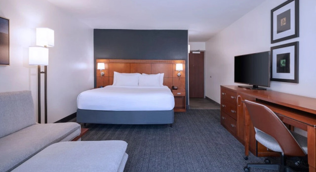 Двухместный номер Standard с балконом Courtyard by Marriott Tampa North/I-75 Fletcher