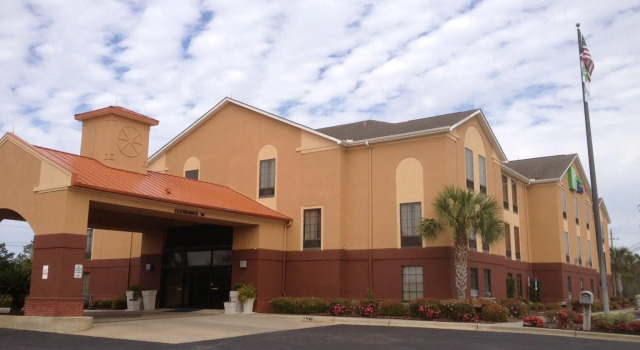 Holiday Inn Express & Suites Milton East I-10, Varaa Hotelli Milton Panhandle Florida