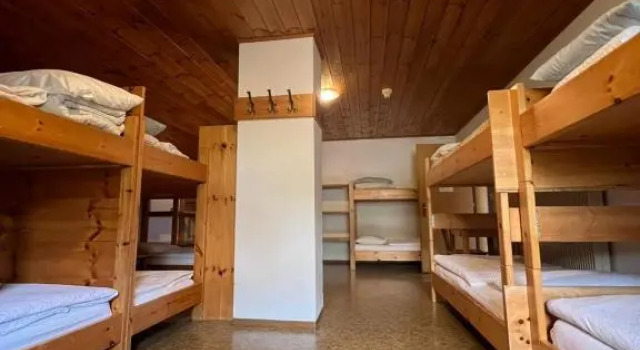Кровать в общем номере Alpin Hotel & Restaurant Frara