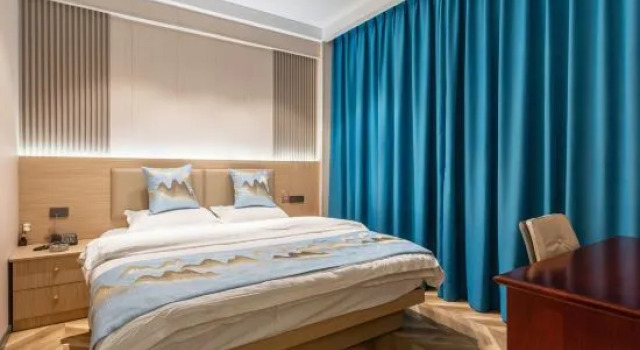 Люкс Deluxe Tiantian Express Hotel (Nanyang University of Technology No.5 Middle School)