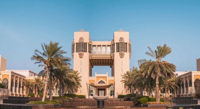Al Areen Palace & Spa, Reservar Hotel Hotéis em Southern Governorate com estacionamento, Estacionamento