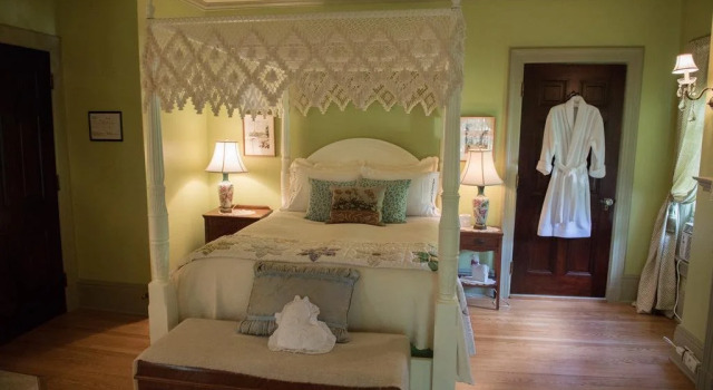 Montrose Inn, Varaa Hotelli Quinte West Ontario