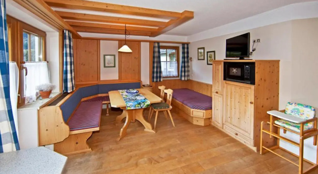 Кровать в общем номере Landhotel Rauchenwalderhof