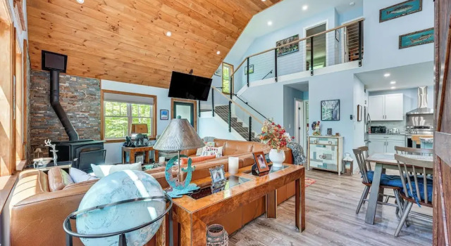 Коттедж Near Hiking Trails & Ski Resorts: Killington Home!