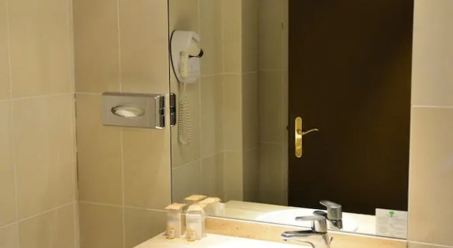 Трёхместный номер Standard Aeroport Hotel - Parc Expo