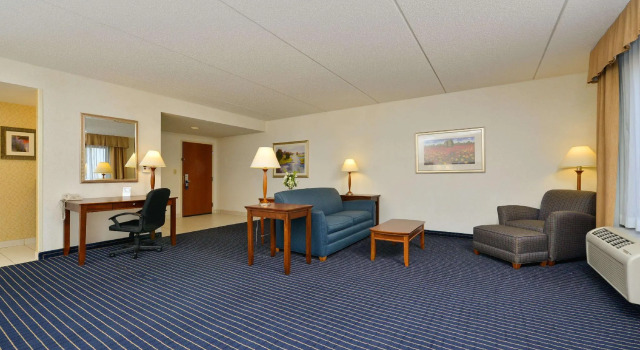 Четырёхместный люкс Hampton Inn Farmville