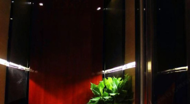 Earl Holiday Inn (Wuhu High speed Railway Station Tianmenshan Road Subway Station Store)