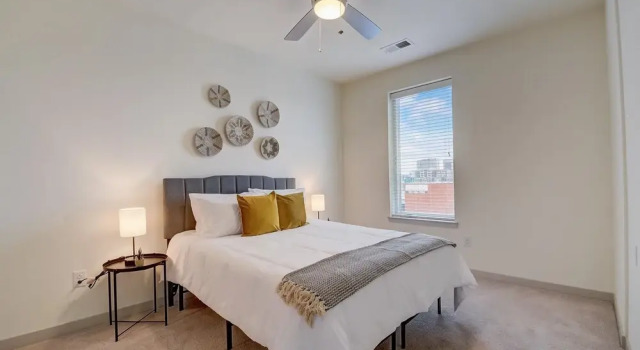 FRONTDESK Main & Clay Apts Butcḣertown Louisville, Забронировать Отель Луисвилл Louisville Metropolitan Area, рядом с Louisville Slugger Field