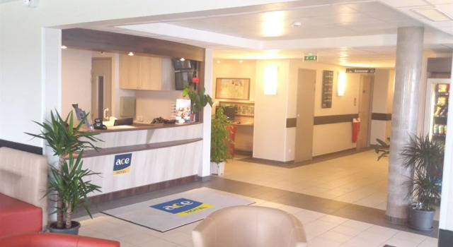 Ace Hôtel Arras-Beaurains, Rezerwuj Hotel Hotele w Artois z parkingiem, Parking